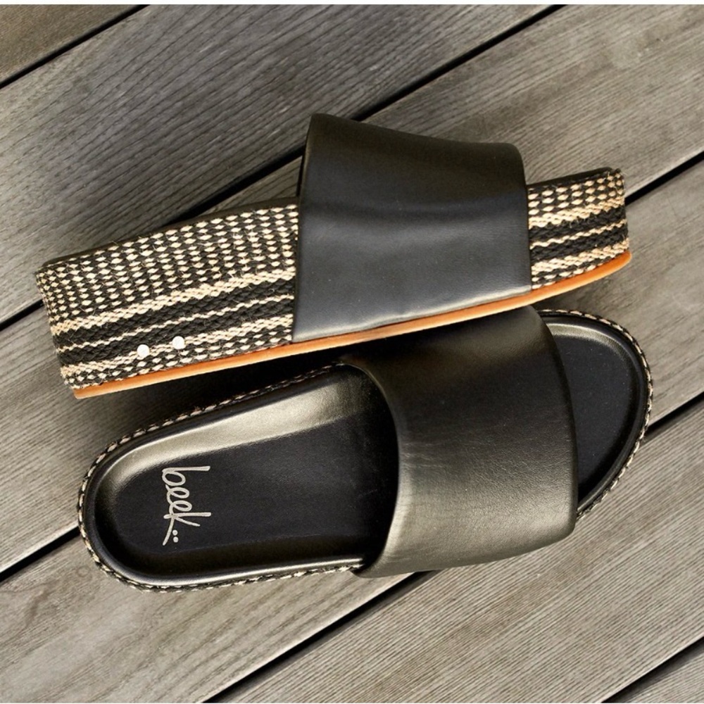 beek Black and Tan Slide Sandals Albatross Textile